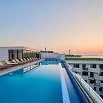 One Seaview Std In Infinity Pool & Appartement