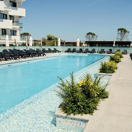 One Seaview Std In Infinity Pool &