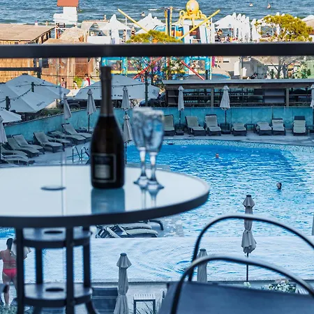 One Seaview Std In Infinity Pool & Năvodari