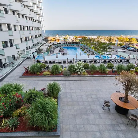 One Seaview - Infinity Pool & Apartment Navodari