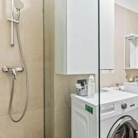 One Seaview - Infinity Pool & Apartment Navodari