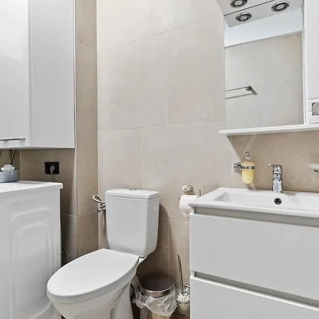 Apartment One Seaview - Infinity Pool & Navodari