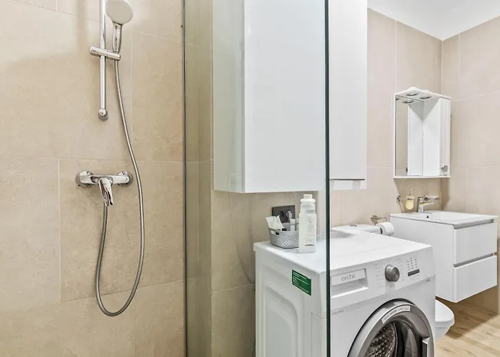 One Seaview - Infinity Pool & Daire Navodari